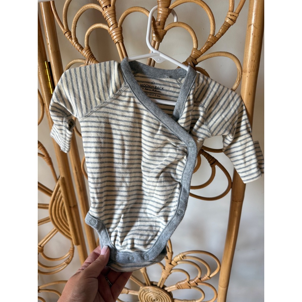 Moon and Back by Hanna Andersson Baby Kimono‎ Bodysuit Grey Stripe 0-3 Months